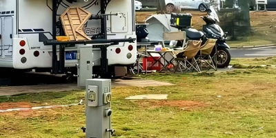 耐鹽霧抗臺(tái)風(fēng) 極亞智能水電樁落地海口南島北岸房車(chē)營(yíng)地