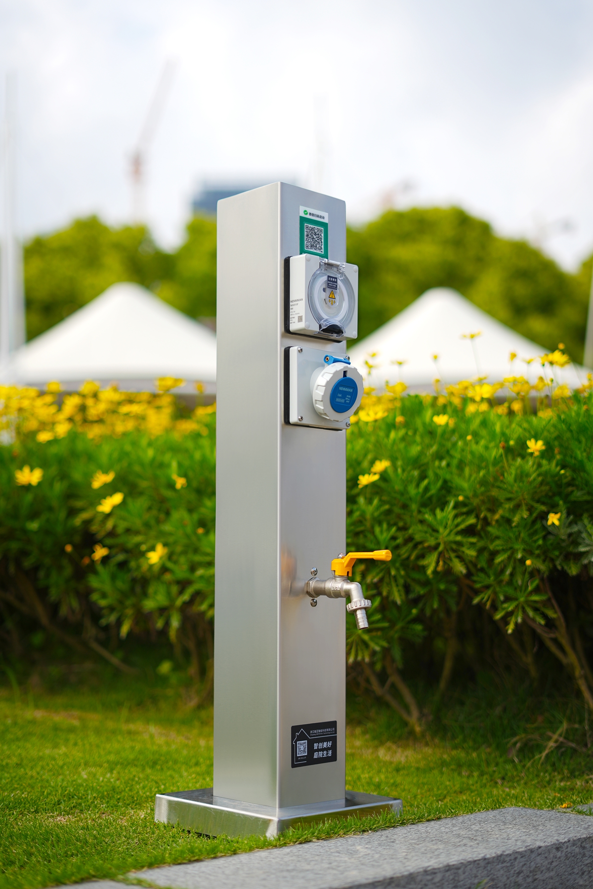 極亞智能房車營地水電樁實(shí)拍，戶外防水供水供電設(shè)備使用場景