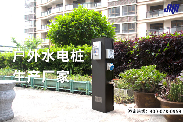極亞智能戶外水電樁實拍，營地場景實拍，采用耐水耐腐蝕材質，支持掃碼自助使用，為房車營地提供穩定水電補給