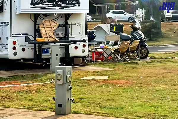 ?？谀蠉u北岸房車露營地 極亞水電樁補給實景